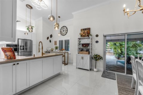 Villa ou maison à vendre à Miami, Floride: 4 chambres, 194.35 m2 № 1968686 - photo 9