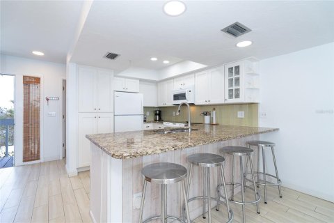 Townhouse in Placida, Florida 2 bedrooms, 124.86 sq.m. № 1614879 - photo 6