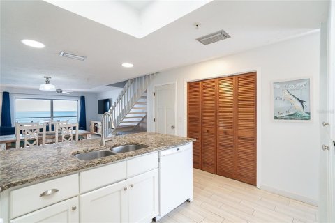 Townhouse in Placida, Florida 2 bedrooms, 124.86 sq.m. № 1614879 - photo 8