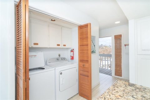 Townhouse in Placida, Florida 2 bedrooms, 124.86 sq.m. № 1614879 - photo 4