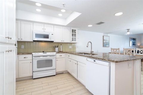 Townhouse in Placida, Florida 2 bedrooms, 124.86 sq.m. № 1614879 - photo 5