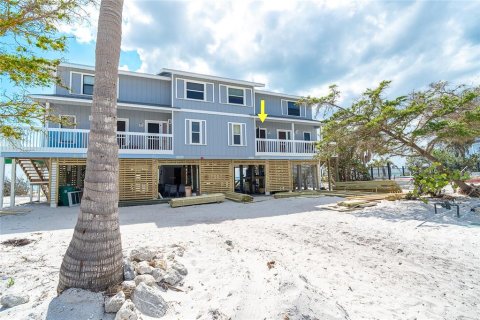 Townhouse in Placida, Florida 2 bedrooms, 124.86 sq.m. № 1614879 - photo 1