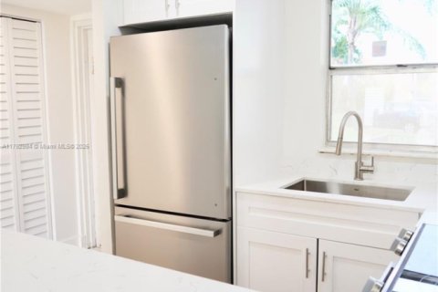 Condominio en venta en Sunrise, Florida, 1 dormitorio, 57.6 m2 № 1863713 - foto 2