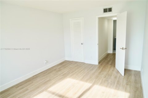 Condominio en venta en Sunrise, Florida, 1 dormitorio, 57.6 m2 № 1863713 - foto 12