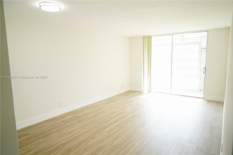 Condominio en venta en Sunrise, Florida, 1 dormitorio, 57.6 m2 № 1863713 - foto 17