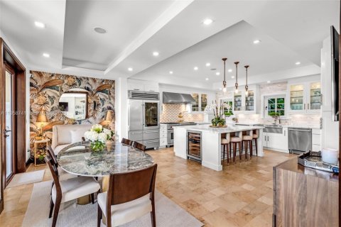 House in Miami Beach, Florida 5 bedrooms, 382.29 sq.m. № 2023544 - photo 13