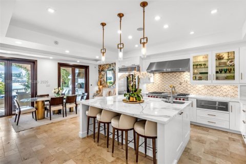 House in Miami Beach, Florida 5 bedrooms, 382.29 sq.m. № 2023544 - photo 11