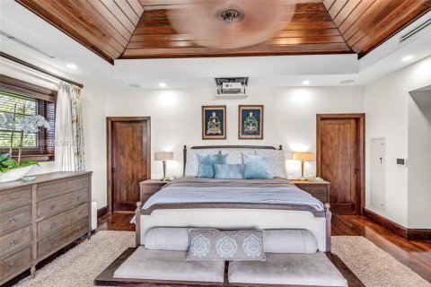 House in Miami Beach, Florida 5 bedrooms, 382.29 sq.m. № 2023544 - photo 16