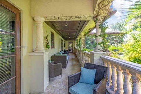 House in Miami Beach, Florida 5 bedrooms, 382.29 sq.m. № 2023544 - photo 23