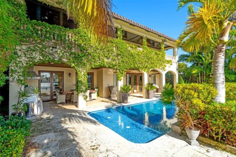 House in Miami Beach, Florida 5 bedrooms, 382.29 sq.m. № 2023544 - photo 3