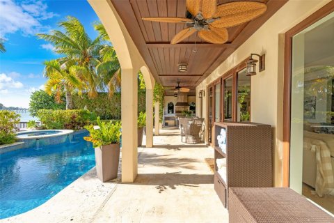 House in Miami Beach, Florida 5 bedrooms, 382.29 sq.m. № 2023544 - photo 25