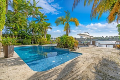 House in Miami Beach, Florida 5 bedrooms, 382.29 sq.m. № 2023544 - photo 26