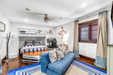 House in Miami Beach, Florida 5 bedrooms, 382.29 sq.m. № 2023544 - photo 22