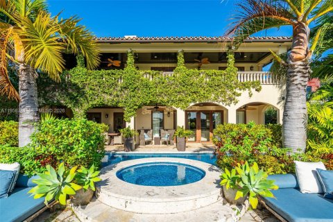 House in Miami Beach, Florida 5 bedrooms, 382.29 sq.m. № 2023544 - photo 2