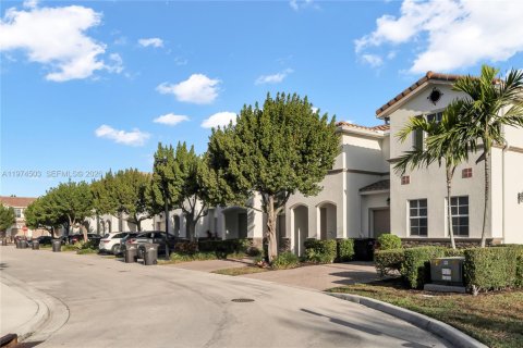 Townhouse in West Palm Beach, Florida 3 bedrooms, 167.78 sq.m. № 2040200 - photo 3