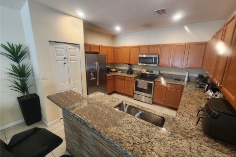 Casa en venta en Cutler Bay, Florida, 5 dormitorios, 271.65 m2 № 1855313 - foto 11