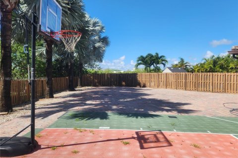 Casa en venta en Cutler Bay, Florida, 5 dormitorios, 271.65 m2 № 1855313 - foto 26