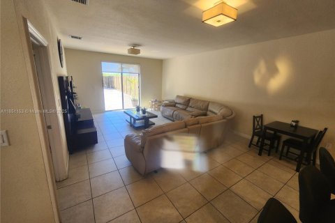 Casa en venta en Cutler Bay, Florida, 5 dormitorios, 271.65 m2 № 1855313 - foto 9