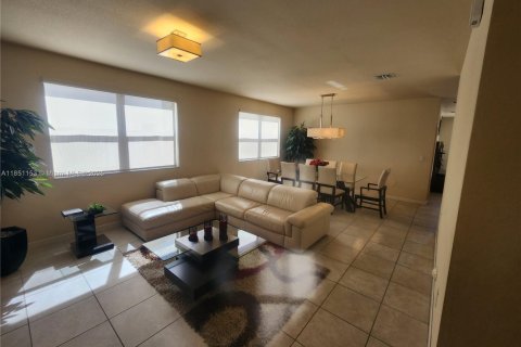 Casa en venta en Cutler Bay, Florida, 5 dormitorios, 271.65 m2 № 1855313 - foto 7