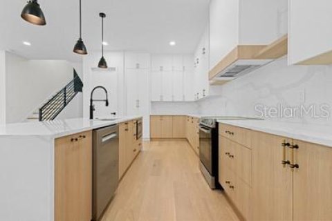 Casa en venta en Tampa, Florida, 5 dormitorios, 351.26 m2 № 1873873 - foto 19