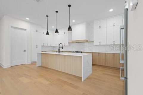 Casa en venta en Tampa, Florida, 5 dormitorios, 351.26 m2 № 1873873 - foto 15
