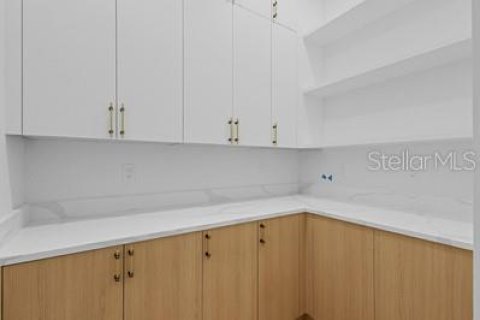 Casa en venta en Tampa, Florida, 5 dormitorios, 351.26 m2 № 1873873 - foto 18