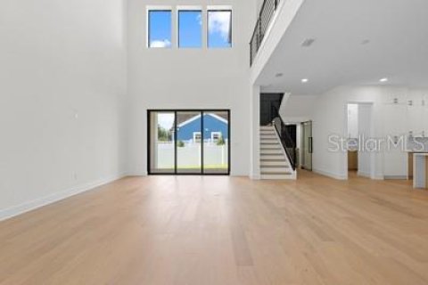 Casa en venta en Tampa, Florida, 5 dormitorios, 351.26 m2 № 1873873 - foto 10