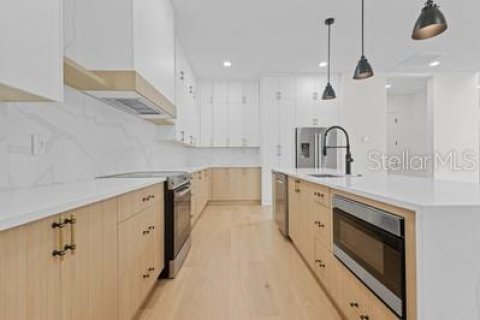 Casa en venta en Tampa, Florida, 5 dormitorios, 351.26 m2 № 1873873 - foto 20