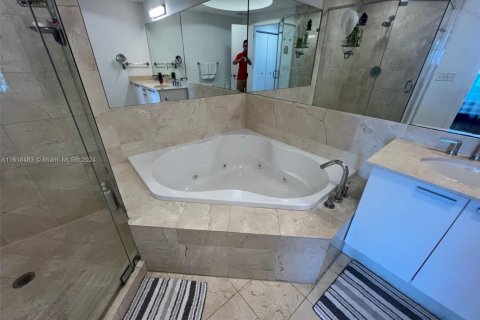 Condo in Aventura, Florida, 2 bedrooms  № 2184552 - photo 26