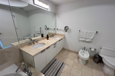 Condo in Aventura, Florida, 2 bedrooms  № 2184552 - photo 23