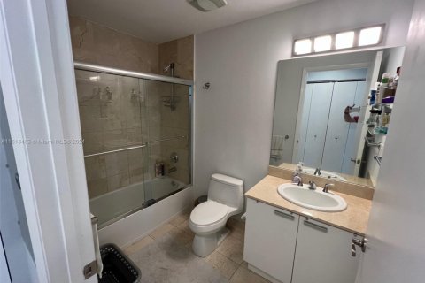 Condo in Aventura, Florida, 2 bedrooms  № 2184552 - photo 29