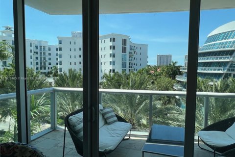 Condo in Aventura, Florida, 2 bedrooms  № 2184552 - photo 20