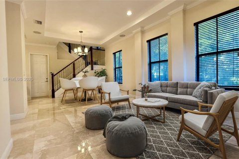 Снять в аренду таунхаус в Дорал, Флорида 5 спален, 194.72м2, № 1992672 - фото 2