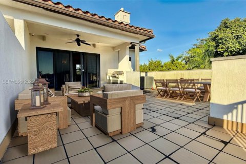 Снять в аренду таунхаус в Дорал, Флорида 5 спален, 194.72м2, № 1992672 - фото 15