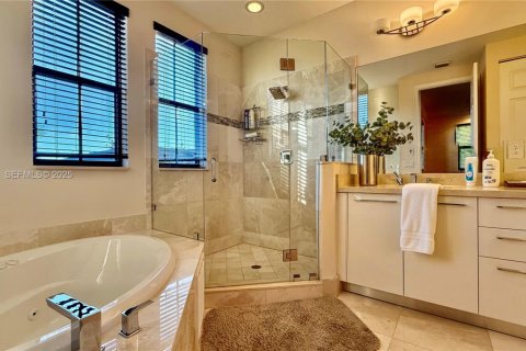 Снять в аренду таунхаус в Дорал, Флорида 5 спален, 194.72м2, № 1992672 - фото 7