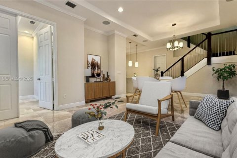 Снять в аренду таунхаус в Дорал, Флорида 5 спален, 194.72м2, № 1992672 - фото 1