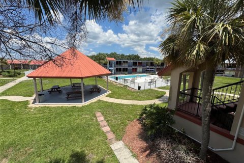Condo in Davenport, Florida, 1 bedroom № 1980597 - photo 11