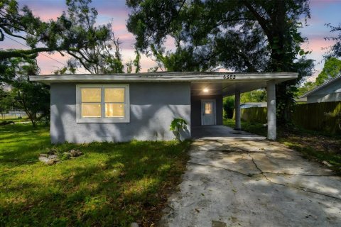 House in Tampa, Florida 3 bedrooms, 114.64 sq.m. № 2123602