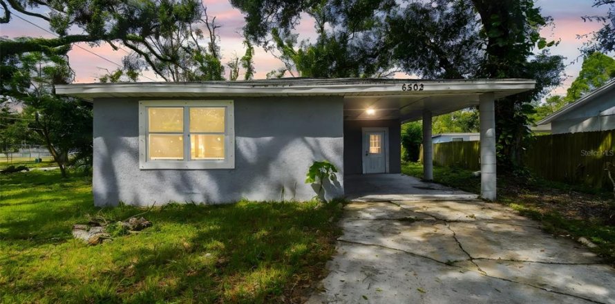 House in Tampa, Florida 3 bedrooms, 114.64 sq.m. № 2123602