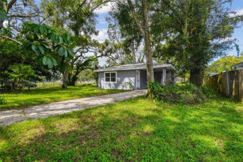 House in Tampa, Florida 3 bedrooms, 114.64 sq.m. № 2123602 - photo 3