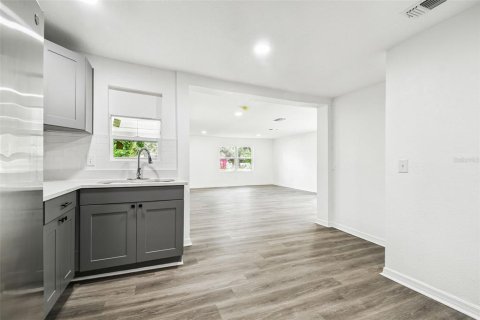 House in Tampa, Florida 3 bedrooms, 114.64 sq.m. № 2123602 - photo 23