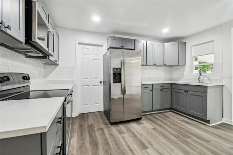 House in Tampa, Florida 3 bedrooms, 114.64 sq.m. № 2123602 - photo 24