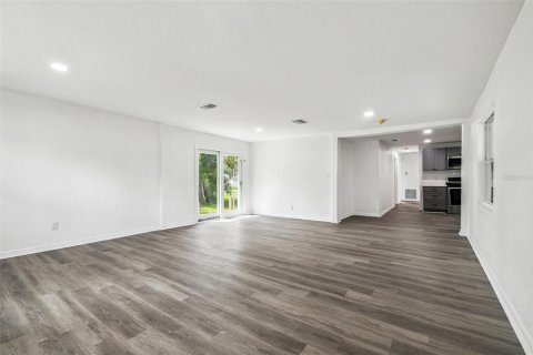 House in Tampa, Florida 3 bedrooms, 114.64 sq.m. № 2123602 - photo 14