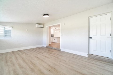 Купить виллу или дом в Делтона, Флорида 10 комнат, 168.25м2, № 1899686 - фото 12