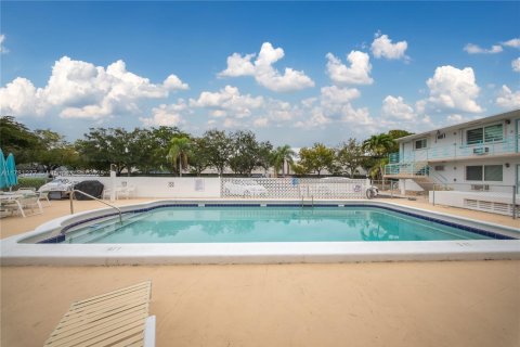 Condo in Hollywood, Florida, 1 bedroom  № 1811636 - photo 15