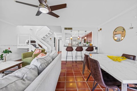 Condo in Pompano Beach, Florida, 2 bedrooms  № 1890213 - photo 1