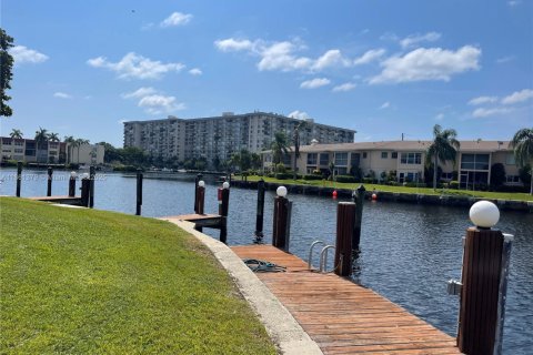 Condo in Pompano Beach, Florida, 2 bedrooms  № 1890213 - photo 21