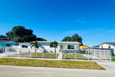 Villa ou maison à Miami, Floride 4 chambres, 171.22 m2 № 1996887