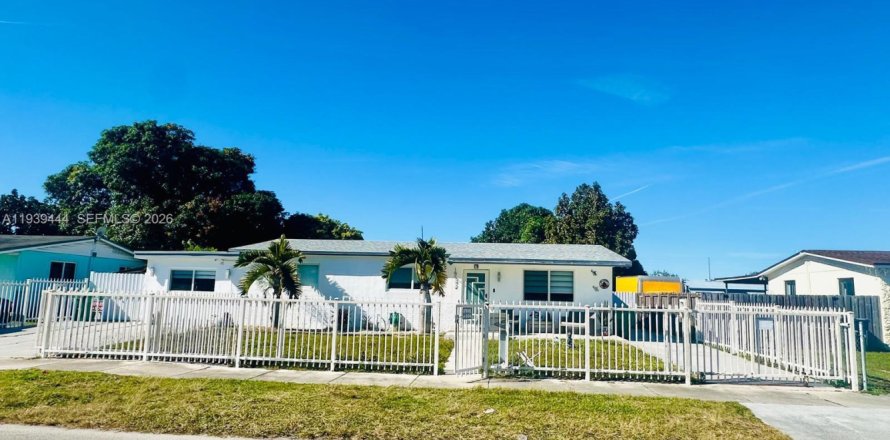 Villa ou maison à Miami, Floride 4 chambres, 171.22 m2 № 1996887