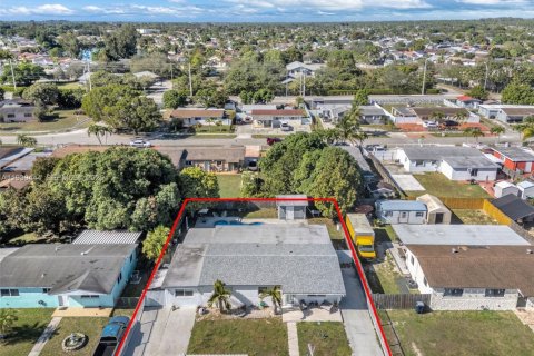 Villa ou maison à vendre à Miami, Floride: 4 chambres, 171.22 m2 № 1996887 - photo 30